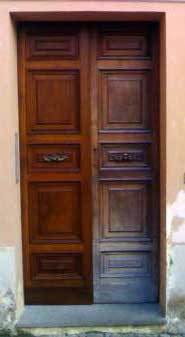 porta restaurata a viareggio prima e dopo il restauro